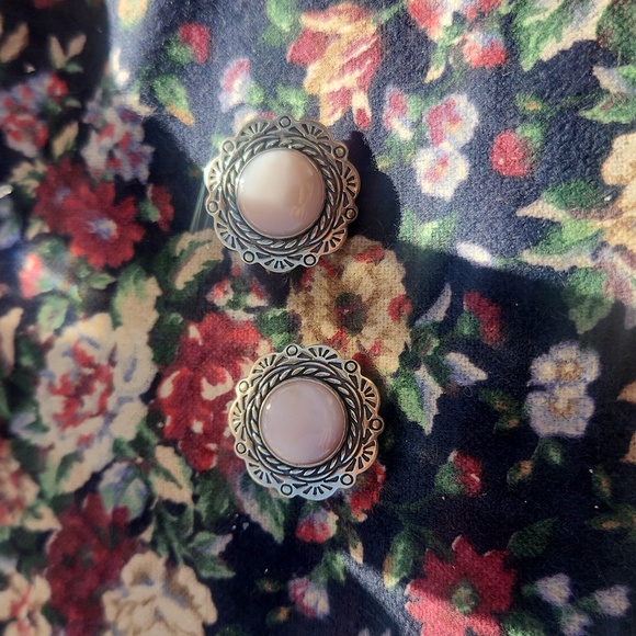 STERLING CONCHO EARRINGS Sterling Silver Pink Mother of Pearl Mussel Shell Carol - Picture 2 of 4